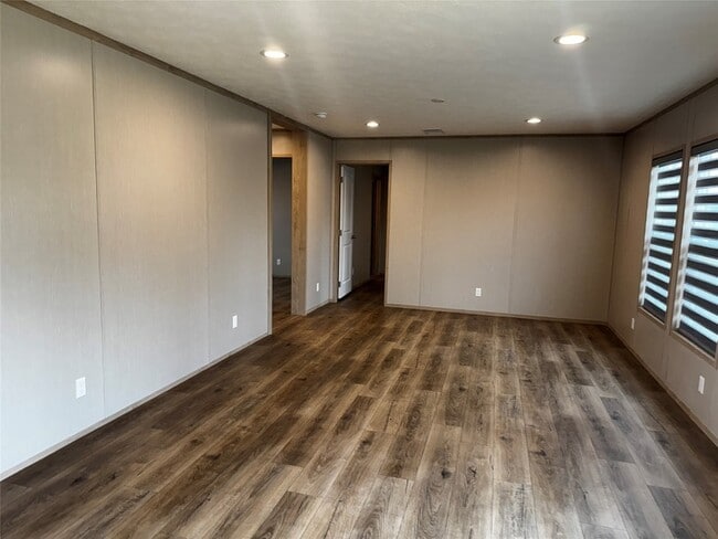 Building Photo - 191 Holly Pond