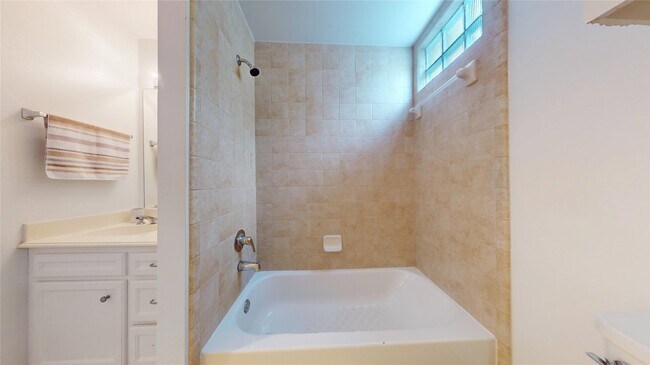 Building Photo - 8715 Meadowcroft Dr