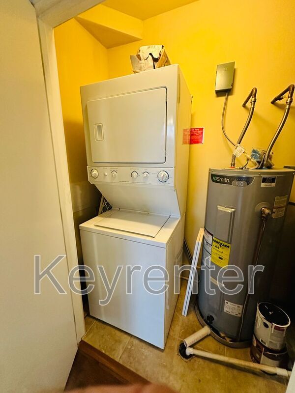 Building Photo - 1060 Worlds Fair Park Dr