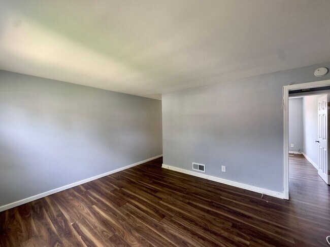 Building Photo - 4403 Eldone Rd