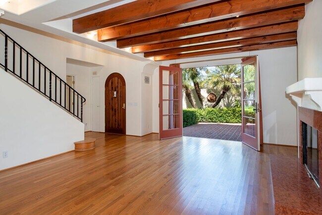 Building Photo - 412 Plaza Rubio