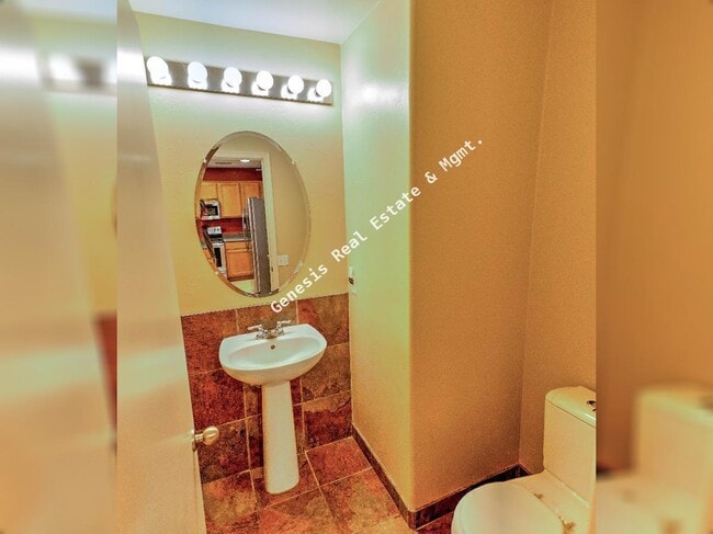 Building Photo - Three Bedroom in Southeast Tucson