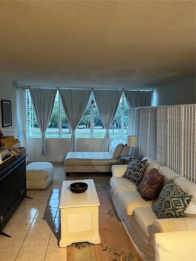 Building Photo - 8233 Harding Ave