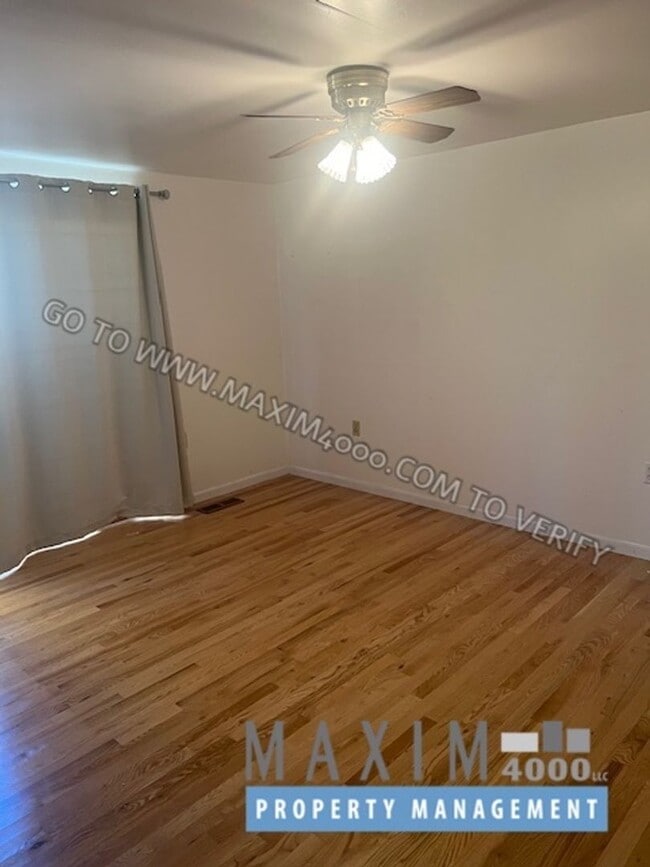 Building Photo - 323 N Mulberry St