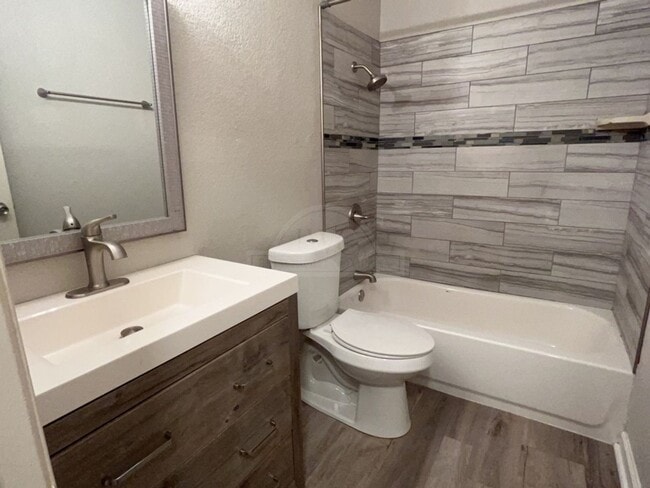 Building Photo - 1708 Goode Dr