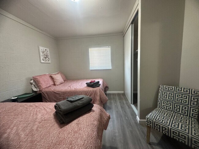 Building Photo - 3 Bedroom Townhouse