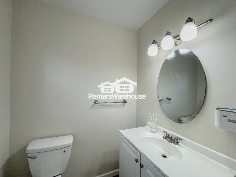 Building Photo - 1074 Bland St