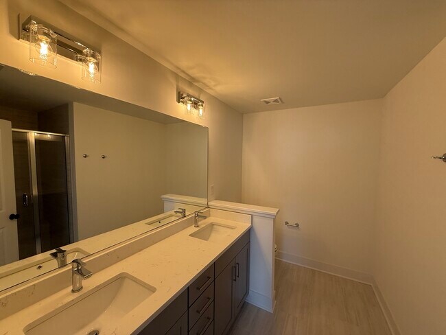 Building Photo - 15330 Oasis Sun Aly