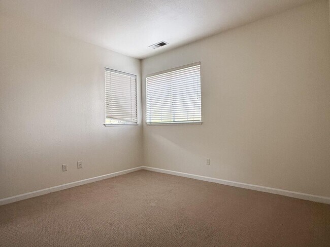 Building Photo - 15 Parkridge Cir