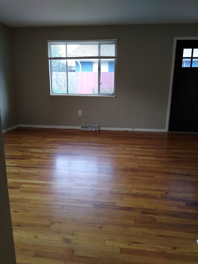 Building Photo - Osceola Duplex