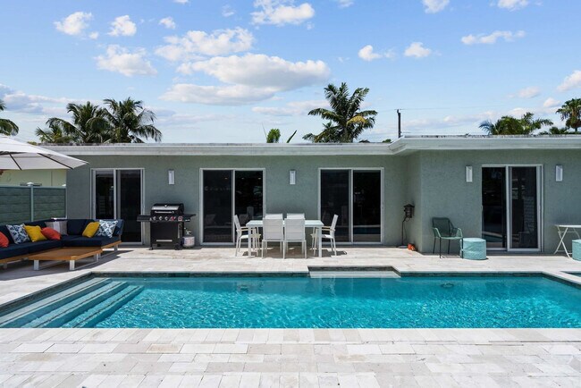 Building Photo - 2001 NW 36th St