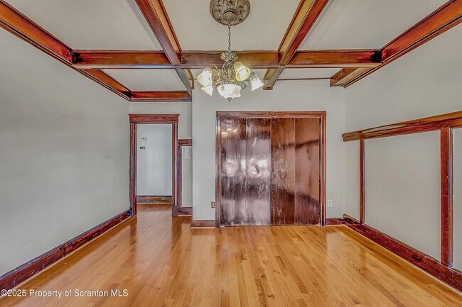 Building Photo - 533 S Franklin St