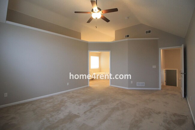 Building Photo - Beautiful Olathe Home, Updated Kitchen, Fe...