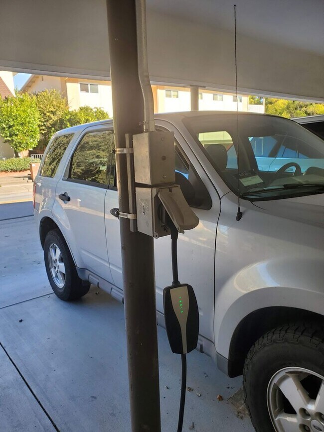 Building Photo - 207 Kent Ave