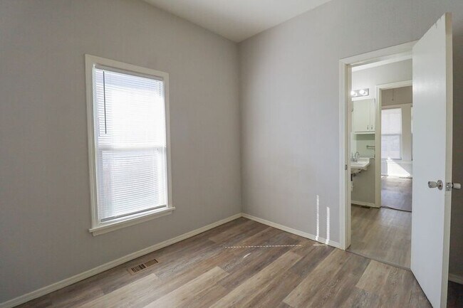 Building Photo - 535 S 39th W Ave