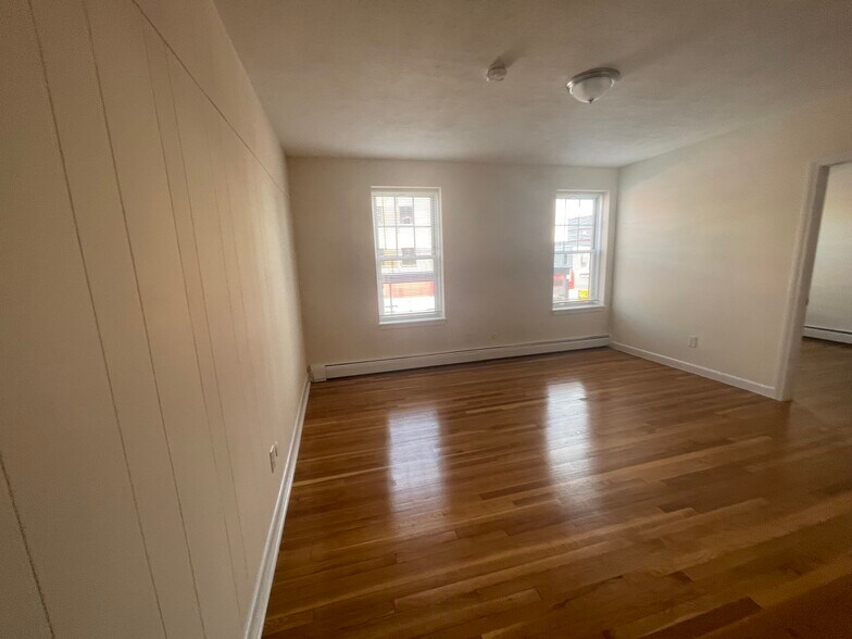 Building Photo - 173 Beacon St