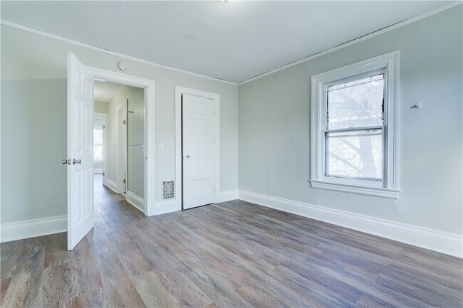 Building Photo - 461 Parsells Ave