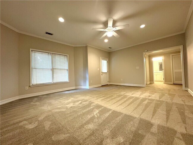 Building Photo - 907 Lenox Ct NE