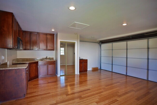 Building Photo - Beautiful North Hollywood 3 Bedroom, 2 Bath Single Family Home  *** Non-Smoking***