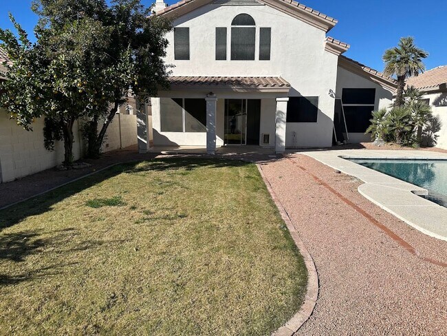 Building Photo - Gorgeous 4 bedroom Scottsdale home with POOL and 3 car garage