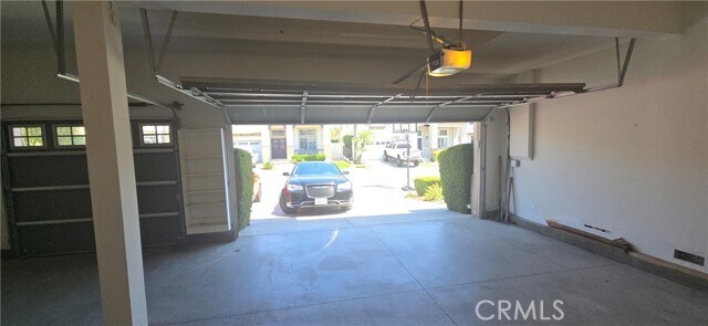 Building Photo - 20 Berlamo