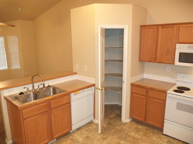 Building Photo - 1209 Falcon St