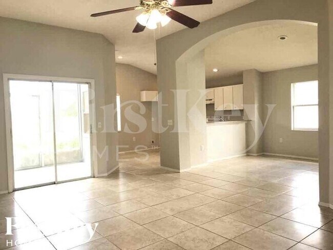 Building Photo - 1237 E Grove Ave