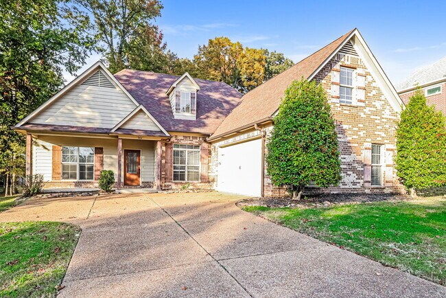 Building Photo - 706 Bending Oak S