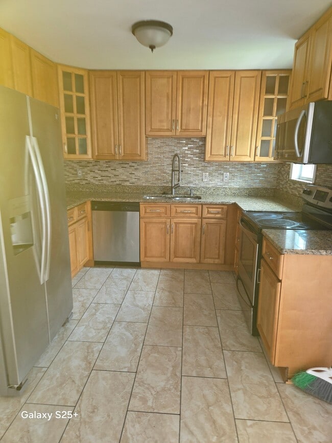 Building Photo - 27 N Pendleton Ct