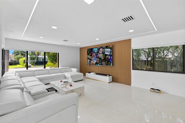 Building Photo - 1117 Adams St