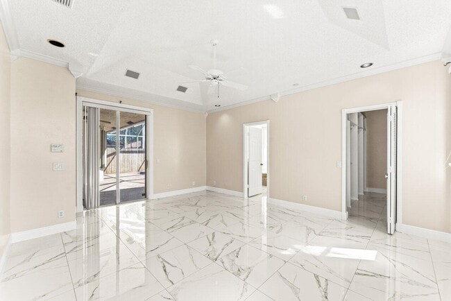 Building Photo - 5872 NW 73rd Ct