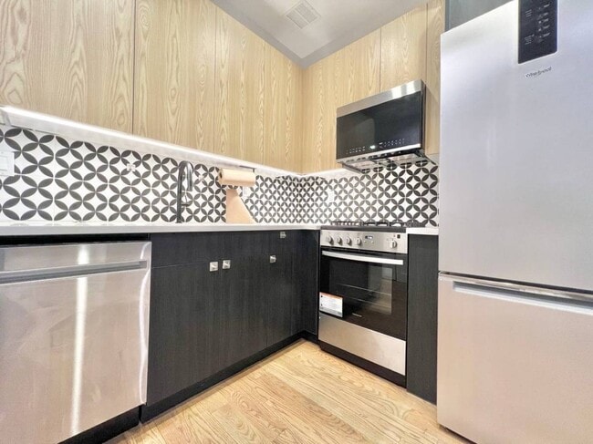 Building Photo - 2006 71st St