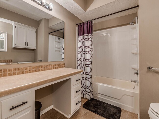 Building Photo - Beautiful 3 bedroom home in the heart of Coweta!