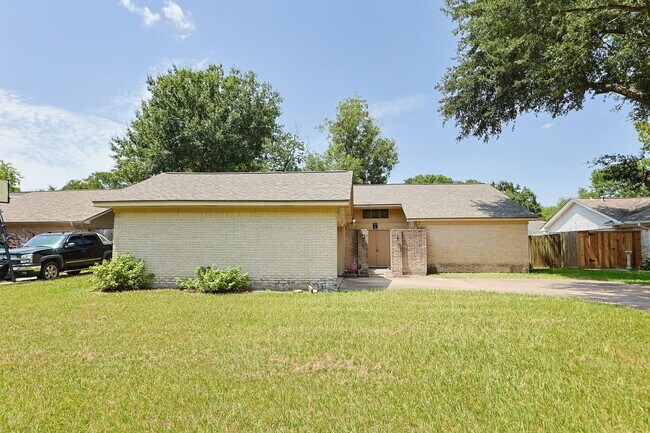 Building Photo - 22318 Fincastle Dr