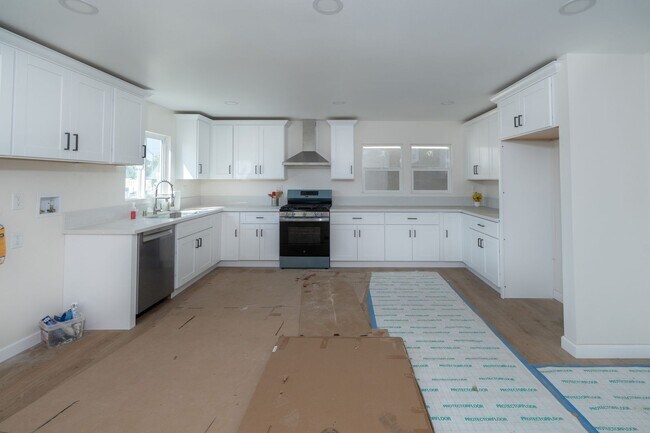 Building Photo - 2400DelM