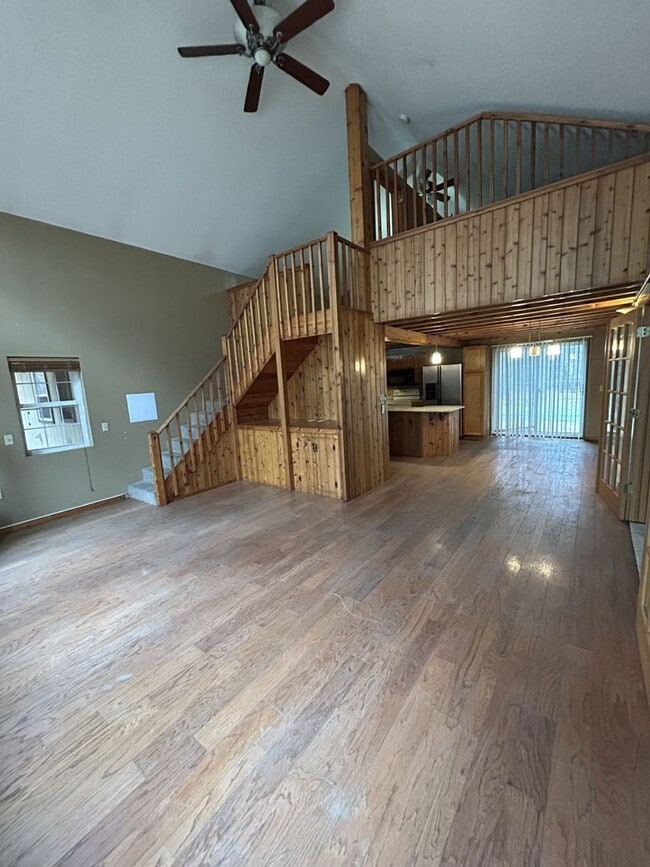 Building Photo - 1 bedrooms, 2 bathrooms. 2,000 sq ft home in a quiet country setting with large yard.