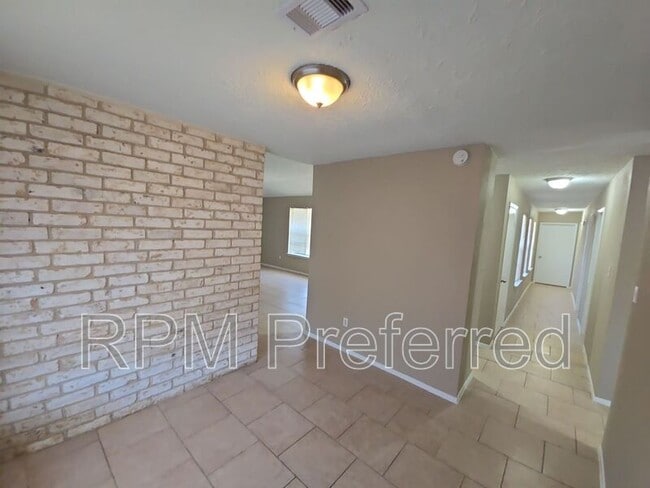 Building Photo - 23207 Pine Post Ln