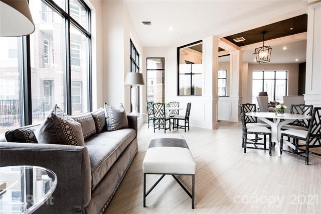 Building Photo - 9921 Holly Center Dr