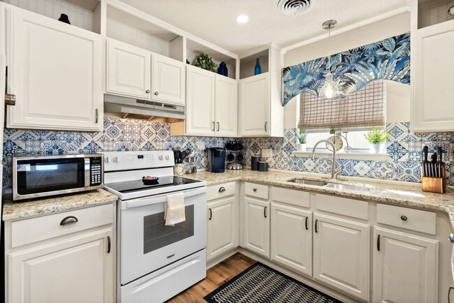 Building Photo - 1908 Hwy 17 S