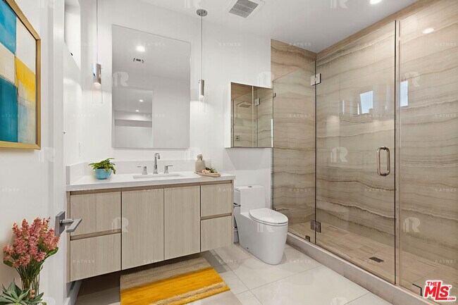 Building Photo - 1541 1/2 Hi Point St