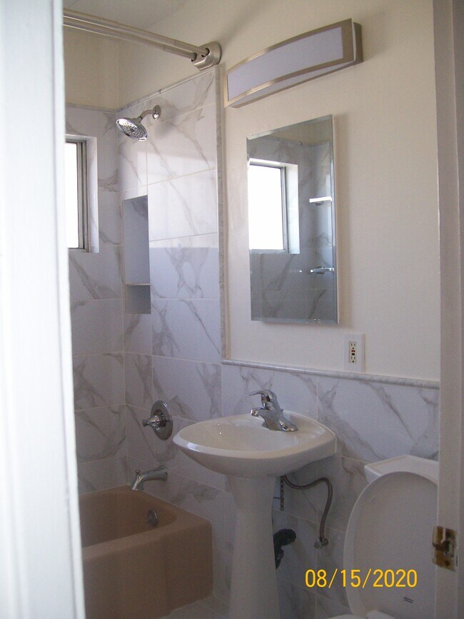 Bath - 6013 Menlo Ave