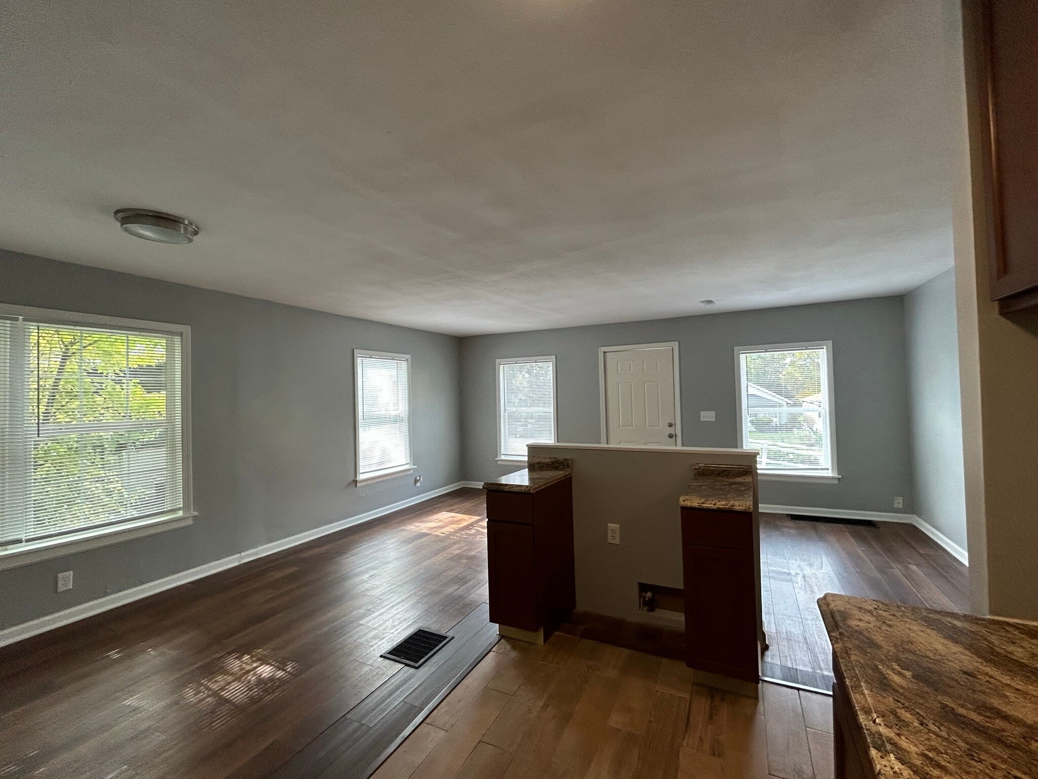 Building Photo - 3923 Millersville Dr
