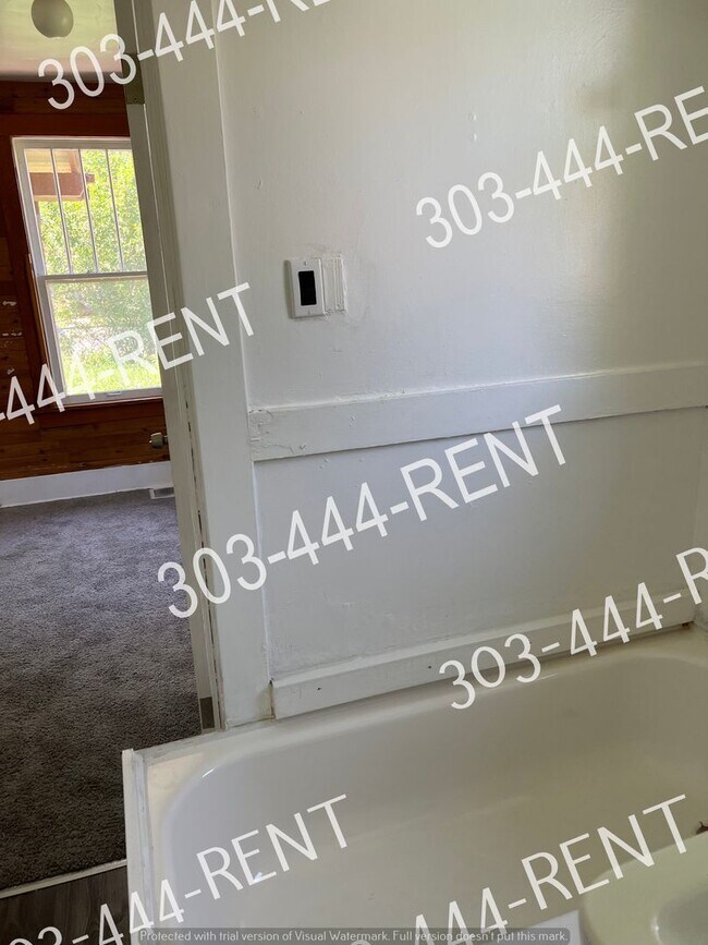 Building Photo - 3-Bed Ranch Home Minutes from Downtown Denver