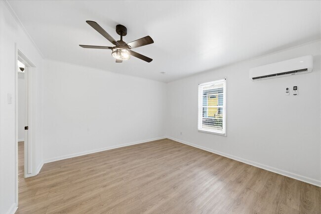 Building Photo - 1523 1/2 Bonnie Brae St