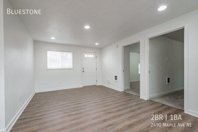 Building Photo - 2 Bedroom Duplex in Salem - Available for ...