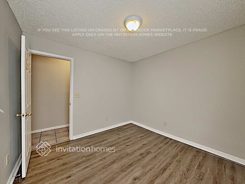 Building Photo - 12934 Staffordshire Dr S