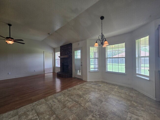 Building Photo - 2305 Amethyst Dr