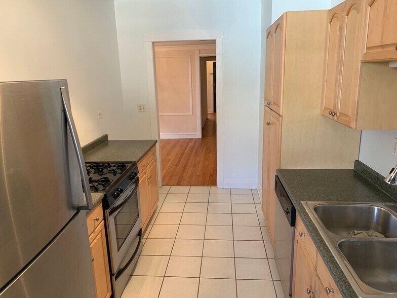 Building Photo - 1468 W Winnemac Ave