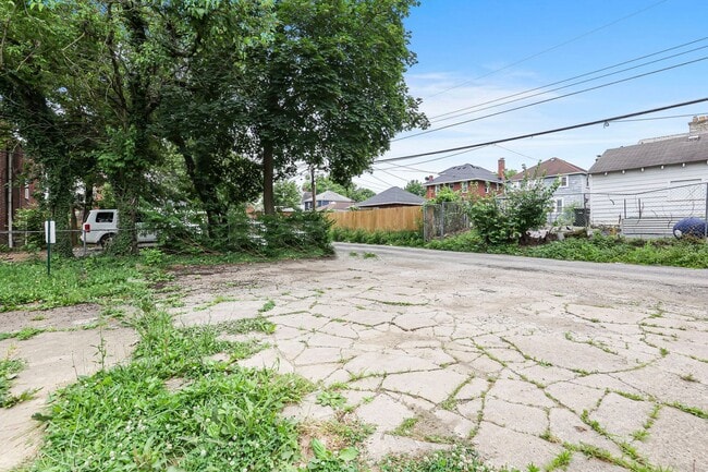 Building Photo - 987 Lilley Ave