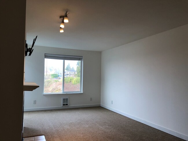 Building Photo - LOCATION!!! 1 Bed, 1 Bath in Greenwood; Bu...